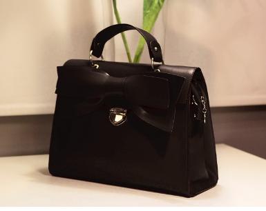 หมดค่ะ กระเป๋าแบรนด์Axixi รุ่นT025 รุ่นนี้น่ารักสดใส สีดำ ฝากระเป๋าเก๋มาก สะพาย คล้องแขวน และถือ